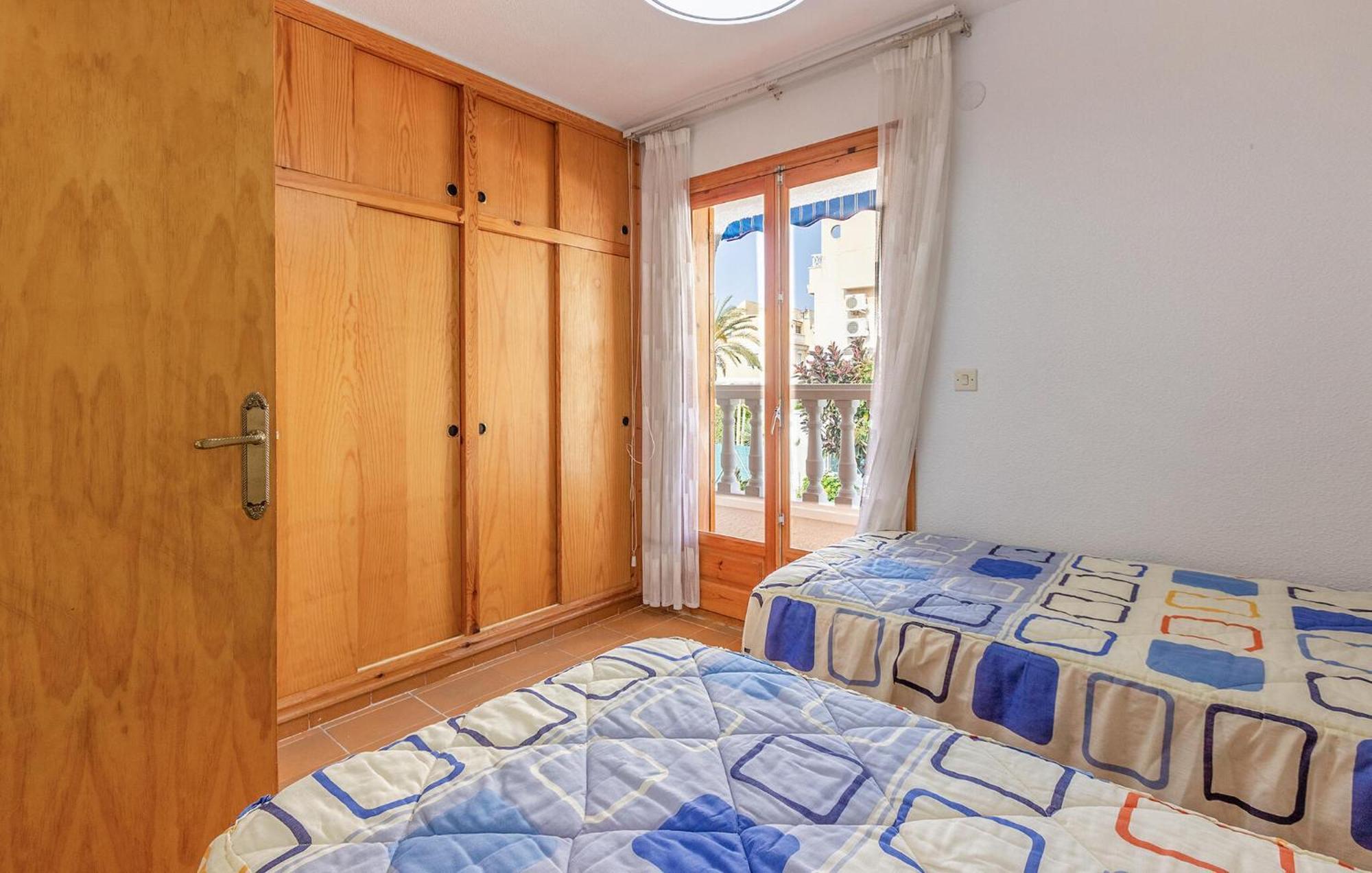 2 Bedroom Awesome In Hébergement de vacances *