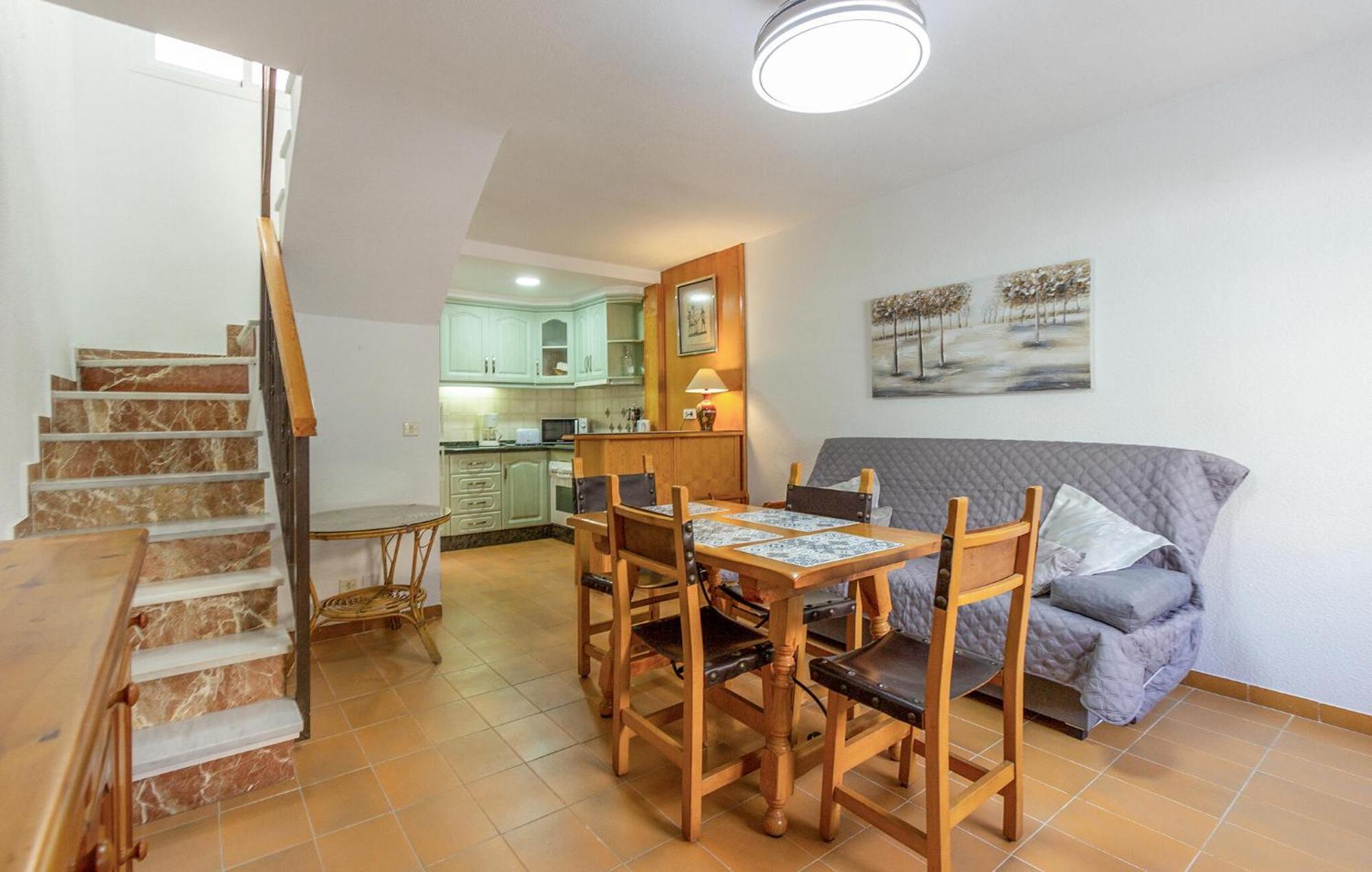 Ferienhaus 2 Bedroom Awesome In Santa Pola