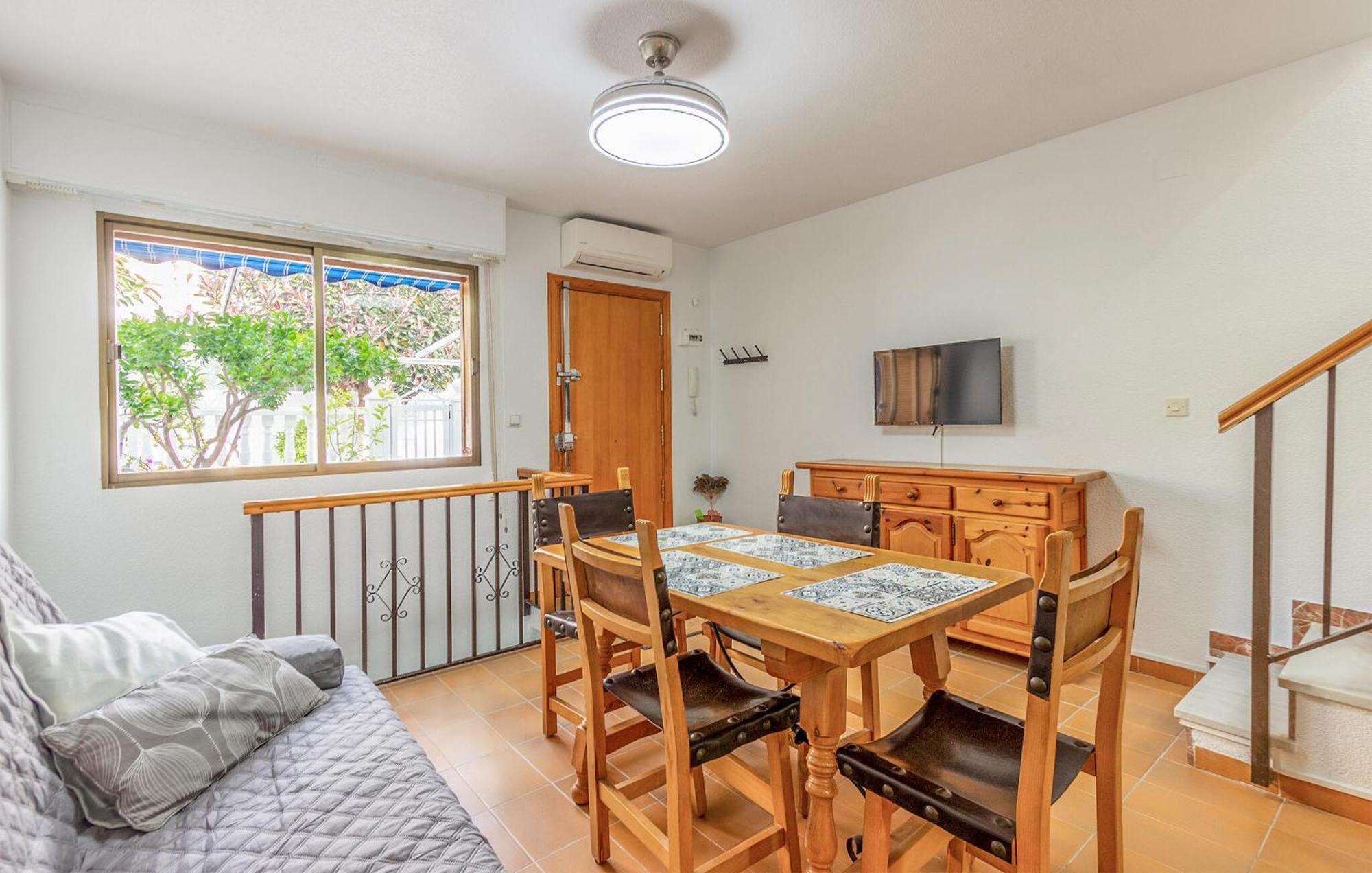 Hébergement de vacances 2 Bedroom Awesome In